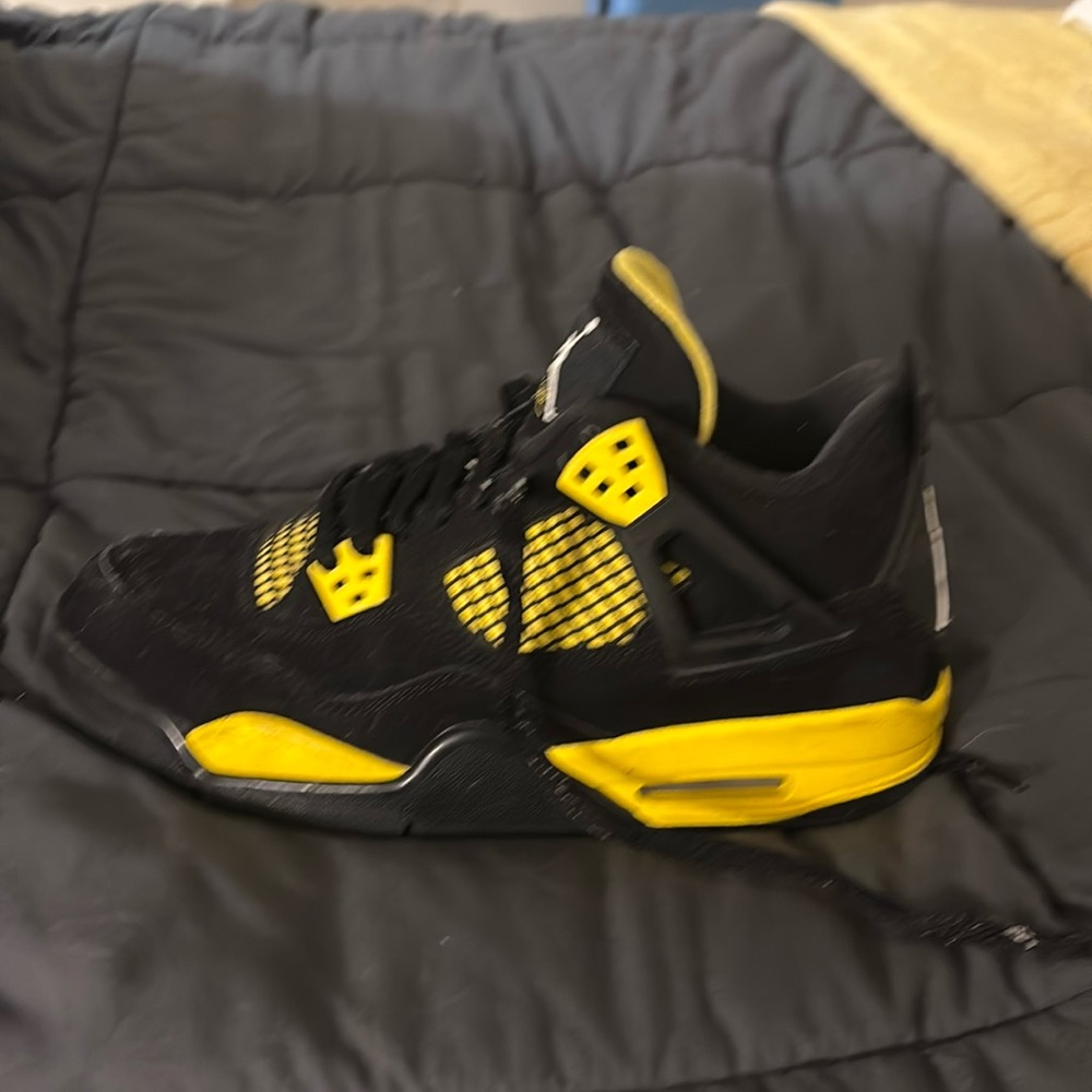 Jordan 4 yellow thunder